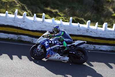 Ian Hutchinson gewinnt die Superstock-TT zum dritten Mal in Folge