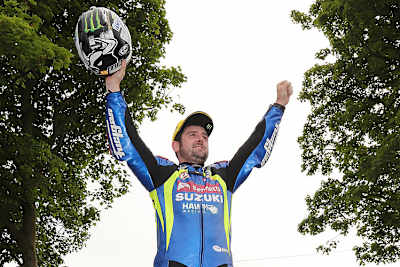 Michael Dunlop versteht es Siege zu feiern