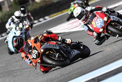 Motobox Kremer vor Hertrampf Ducati