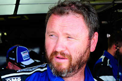 Mandy Kainz hält im Hintergrund die Fäden in der Hand