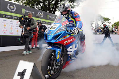 Michael Dunlop nach seinem Sieg bei der Senior-TT 2017