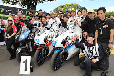 2017 gewann Bruce Anstey für Mugen vor Guy Martin (re.) und Daley Mathison (li.)