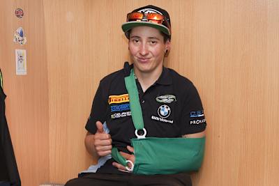 Lucy Glöckner trägt den Arm schon mal in der Schlinge