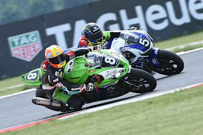 Sébastien Suchet (8) im Duell mit Freddy Foray (F.C.C. TSR Honda France)