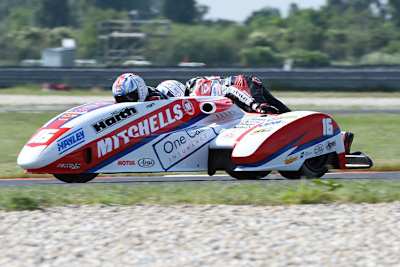 Nach fünf von zwölf Rennen haben die Titelverteidiger Ben und Tom Birchall bereits 31 Punkte Rückstand