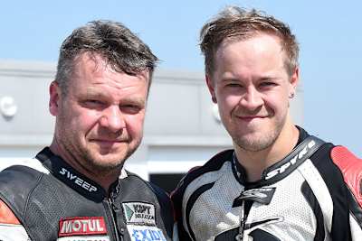 Die glücklichen Sieger Pekka Päivärinta und Jussi Veräväinen (vlnr.)