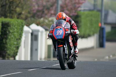 Jeremy McWilliams beim North West 200 auf einer Kawasaki ER6