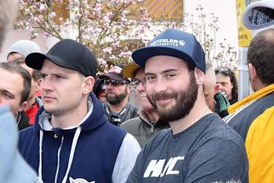 Der Deutsche David Datzer (re.) wird dieses Jahr bei der Tourist Trophy am Start stehen.