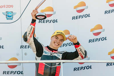 Riesige Freude bei Dirk Geiger nach seinem ersten Podium im European Talent Cup