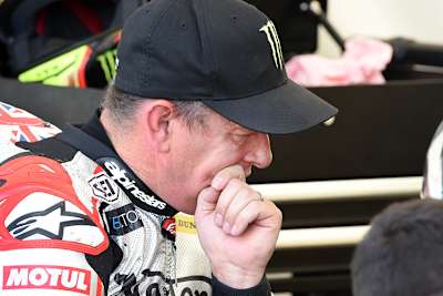 Das Wetter bringt auch John McGuinness fast zum Verzweifeln