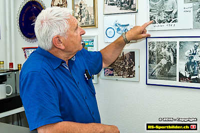 Das Büro von OK-Präsident Willy Läderach ist voll von MX-Erinnerungen