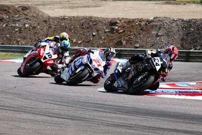 Patric Muff vor John Hopkins und Jon Kirkham