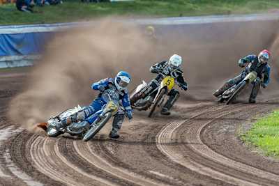 Finale in Scheessel: Joerg Tebbe vor Matthias Kroeger und Bernd Diener