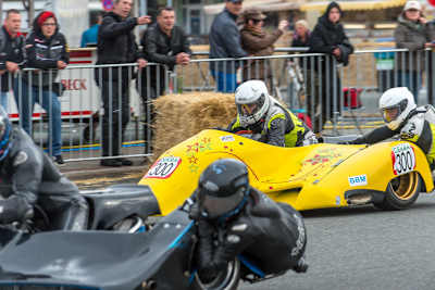 Zuschauernahe Kämpfe Rad an Rad, Eilers/Prudlik (300)