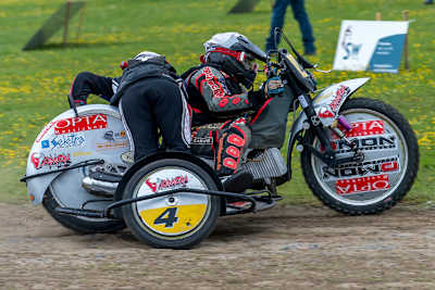 Schramm/Bacher sind mit schweizer Lizenz unterwegs