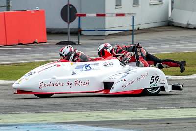 Peter Kaspar und Beifahrer Marcel Fries auf einer LCR Suzuki