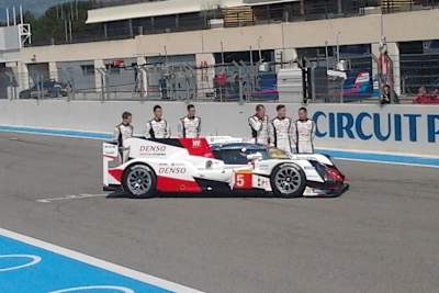 Der neue Toyota TS050 Hybrid samt Piloten