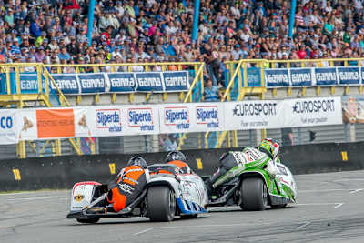 Zieleinlauf vor voller Hütte: Reeves/Cluze vor Päivärinta/Kainulainen