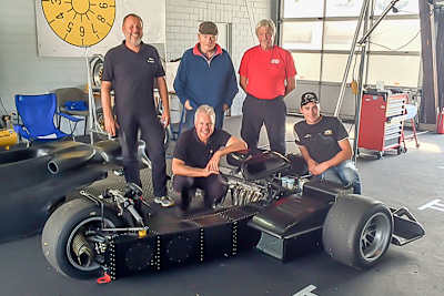 Mechaniker Peter  Heine, Rolf Steinhausen, Rudi Schmid und (vorne) Uwe Gürck und Axel Kölsch