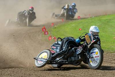 William Matthijssen/Sandra Mollema (NL) rasten zum Teil auf zwei Rädern