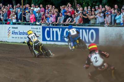 Der rassige Zweikampf zwischen James Shanes (93) und Bernd Diener (3) war sehenswert