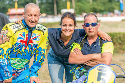 Mitch Godden (r.), Ciara Southgate und Paul Smith (GB) vor dem EM-Finale in Werlte