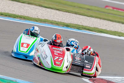 Tim Reeves/Mark Wilkes (77) gewannen in Assen beide Rennen in der BSB Sidecars