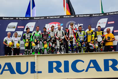 Keschbaumer und Puffe in der Mitte mit Filip Altendorfer