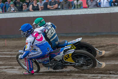 Stephan Katt (42) gewann in Hechthausen, Jörg Tebbe (21) flog unglücklich ab