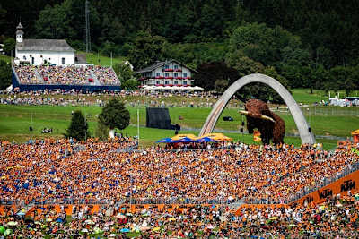 Spielberg: Beste Stimmung auf der KTM-Tribüne