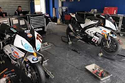 Althea BMW stellte Loris Baz zwei BMS S1000RR für den Magione-Test zur Verfügung