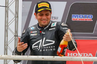 Alex Barros fuhr bis zuletzt an der Spitze mit