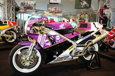 Die Honda RC30 von Fred Merkel