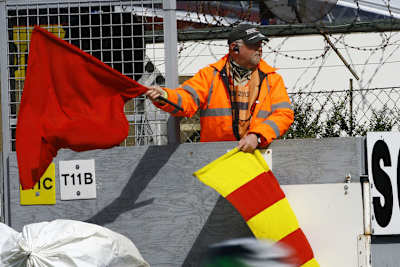 Rote Flagge für die Gaststarter in Doninton