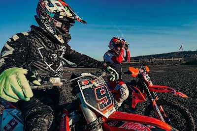 Danilo Petrucci und Andrea Dovizioso beim MX-Training