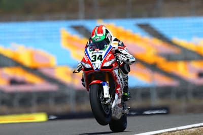 Davide Giugliano mit der Aprilia RSV4