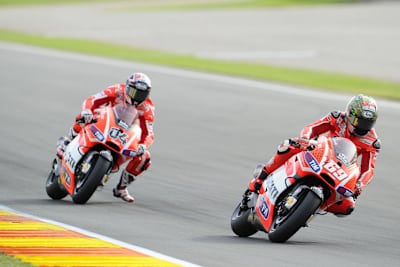 Valencia: Nicky Hayden vor Andrea Dovizioso