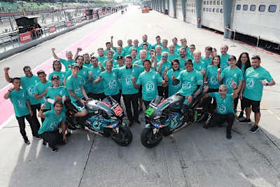 Jubel beim Petronas Yamaha Sepang Racing Team beim Heimrennen