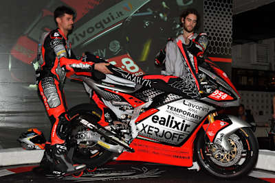 Simone Corsi und Stefano Manzi enthüllen ihr Motorrad für die Moto2-WM