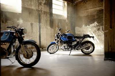 Das historische Vorbild BMW R 75/5 (links vorne) und die neue BMW R nineT/5