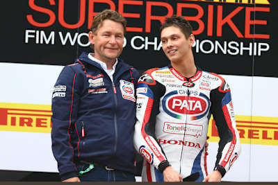 Ronald ten Kate stellte sich gerne neben Michael van der Mark auf das Siegerpodest