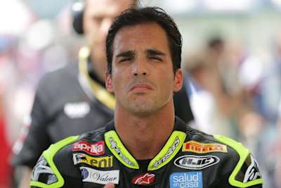 Toni Elias in der Konzentrationsphase vor dem Start