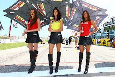 Beim Meeting in Misano braucht man ein schattiges Plätzchen