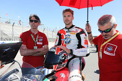 Leon Camier im ungewohnten MV Agusta-Dress