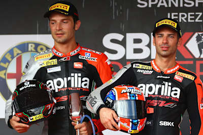Sylvain Guintoli und Marco Melandri (v.l.) wirken nicht wie ein Team auf dem Podium