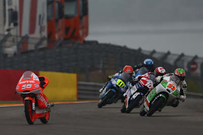 Aspar 2014: Gelegentlich auf Irrwegen (hier Guevaras Rennsturz in Aragón)