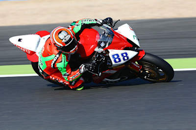 Kev Coghlan bleibt 2015 bei Yamaha, wechselte aber das Team und die Klasse: Mit der neuen R1 im Superstock-1000-Cup