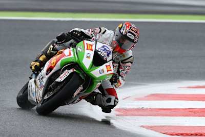 Kenan Sofuoglu greift 2015 in den Puccetti-Farben an