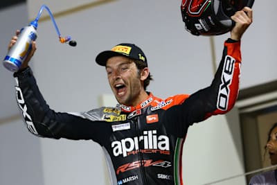 So jubelt ein Weltmeister: Sylvain Guintoli hatte beim Saisonfinale in Katar Nerven aus Stahl