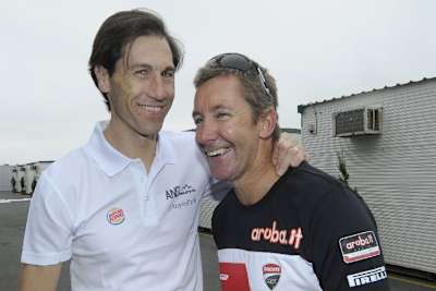 Ruben Xaus (li) ist gut vernetzt in der Fahrerszene	